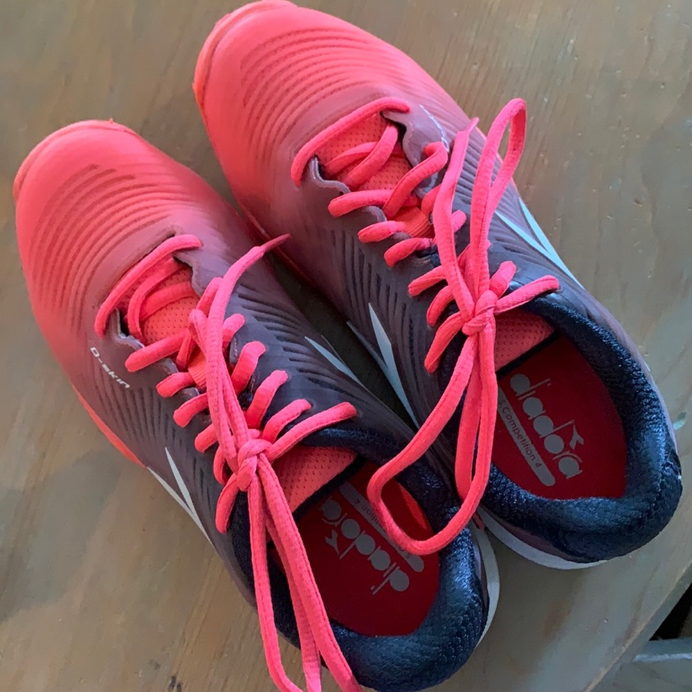 Diadora Tennis shoes.